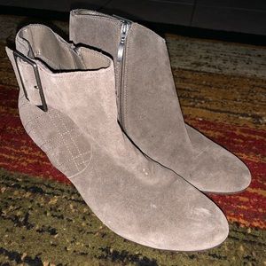 Grey Wedges